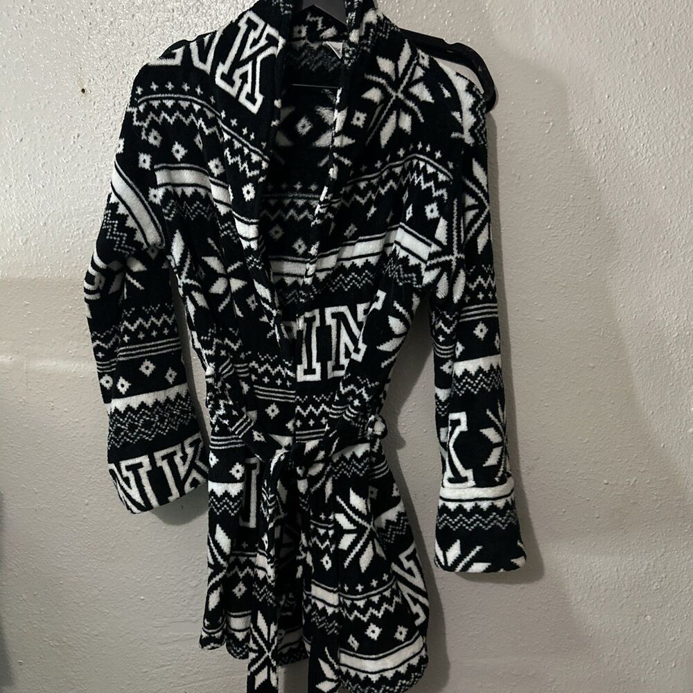 Victoria's Secret Pink , Black and White geometric‎ Plush Belted Robe Sz XS EUC